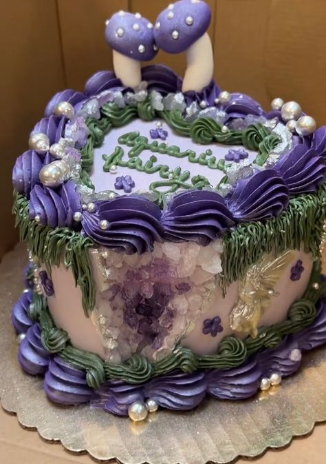 Cottagecore Bday Cake, Heart Fairy Cake, Purple And Green Birthday Cake, Vintage Fairy Cake, Fairy Core Cake, Green And Purple Cake, Fairycore Cake, Faerie Cake, Purple Cake Ideas