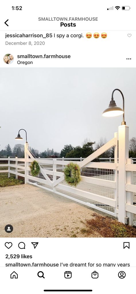 Ranch Entryway Driveway, Stairs Gate, Driveway Gate Diy, Door Painting Ideas, Farm Gates Entrance, Entrance Gates Driveway, Yard Entrance, Gate Design Modern, Gate For Stairs