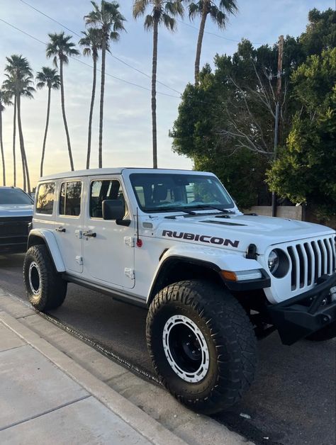 White Jeep With Red Interior, White Rubicon, Lifted Jeep Rubicon, White Jeep Wrangler Unlimited, Jeep Wrangler Girly, Dream Car Jeep, Car Jeep Wrangler, Jeep 2014, White Jeep Wrangler