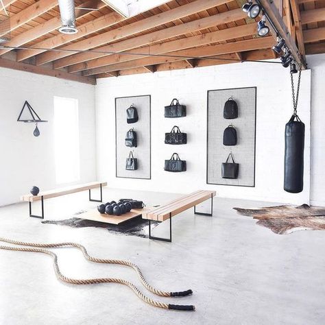 How To Make The Most Of Your Garage Space? Gym Decorating Ideas, Small Space Home Gym, Gym Room Ideas, Dream Home Gym, Home Gym Garage, Gym Setup, Basement Gym, Gym Room At Home, Gym At Home