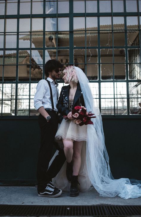 Edgy wedding photos from our blog 'Modern Industrial Wedding in Turin, Italy' Photo by Giada Joey Cazzola Rocker Chic Wedding, Edgy Wedding Suit, Edgy Elopement Dress, Rocker Chic Wedding Dress, Wedding Dresses Rock Style, Wedding Dress Grunge, Wedding Dresses Grunge, Alt Wedding Outfits, Wedding Hair Edgy