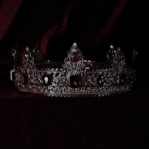 Tiara, Books Wattpad, Wattpad, Crown, Velvet, Books, Silver, Red, Black