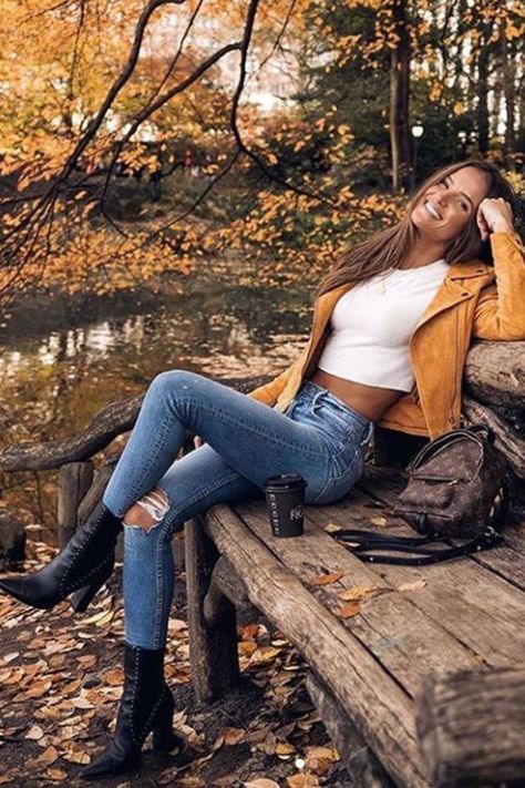 Outdoor Pics, Winter Mode Outfits, Outfits To Try, Outfits Stylish, Boots Outfit Ankle, Fashion Trends Winter, Fall Photoshoot, Photography Poses Women, Trik Fotografi