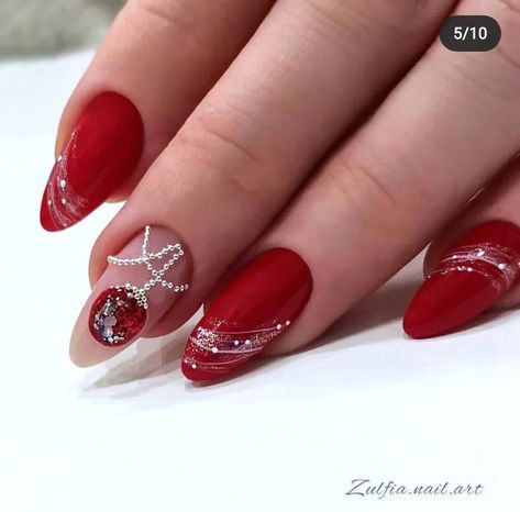 Nail Art Noel, Nail Pics, Bridal Nails Designs, Fancy Nails Designs, Christmas Gel Nails, Red Nail Designs, New Year's Nails, Xmas Nails, Christmas Nail Designs