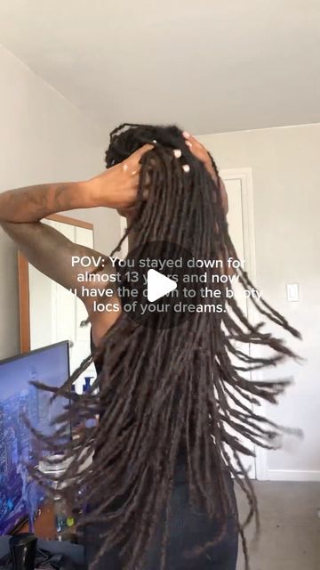 Tempestt on Instagram: "What’s your loc goal?   HEALTHY ‘down to the booty’ locs was always my goal. I used to say I would start trimming when they went past my booty butttt I have a new goal length level I want to unlock...   Have you reached your loc goal?  #locdin #downtothebootylocs #dttbl #locgoals #locjourney" Brown Dreads Black Women, Thick Locs On Black Women, Frizzy Locs, Long Locs Hairstyles For Women, Extended Locs, 50 Locs, Loc Extensions Permanent, Loc Shampoo, 100 Locs