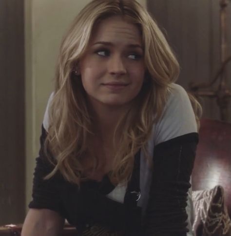 Circle Tv, The Secret Circle, Secret Circle, Britt Robertson, Temporary Hair Color, Face Claims, Woman Face, Season 1, Celebrities Female