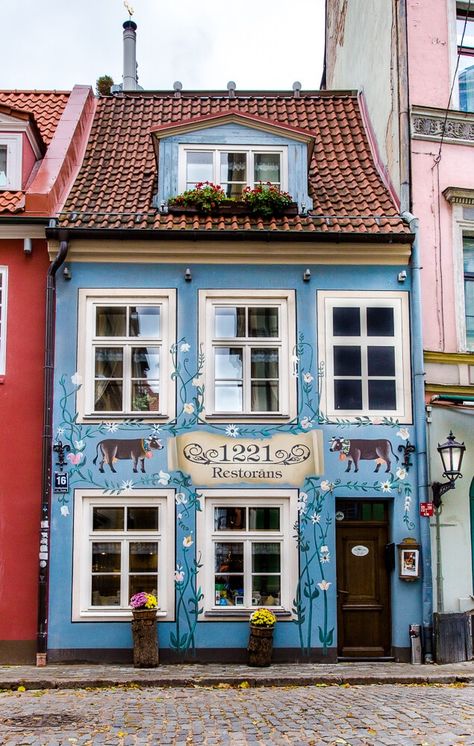 Riga Old Town // A Photo Diary from One of Europe's Most Underrated Old Towns Photos Of Old Buildings, Drawing Reference Photos Buildings, Portugal Homes Exterior, Art Reference Photos Buildings, Old Buildings Aesthetic, Riga Travel, Latvia Travel, European Buildings, Building References