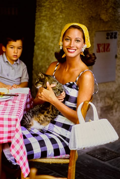 US Vogue December 1992 Arthur Elgort Carlyn Cerf Christy Turlington Postcard From Portofino Urban Outfitters Shop, Zara Shop, Arthur Elgort, Vintage Wicker Baskets, Lauren Hutton, Parisienne Chic, 90s Supermodels, Pretty Scarves, Christy Turlington