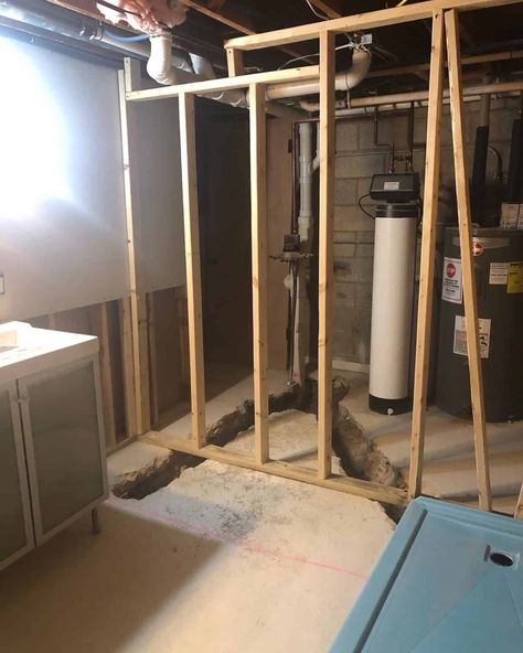 Basement Bathroom Addition, Basement Bathroom Decor, Diy Basement Bathroom, Basement Bathrooms, Bathroom Bright, Basement Bar Decor, Basement Gym Ideas, Basement Closet, Small Basement Bathroom