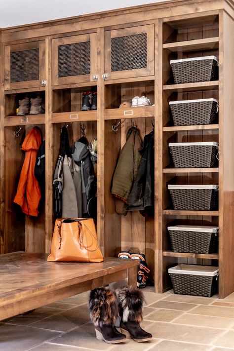 Hunting Room Design Ideas, Country House Mudroom, Hunting Shack Ideas, Hunting Lockers Mud Rooms, Mud Room Cabinets Ideas, Chalet Mudroom, Cabin Mud Room, Cabin Mudroom, Hunting Garage