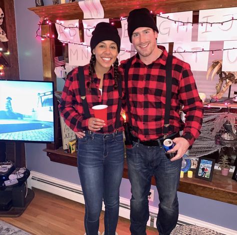 Cute Lumberjack Outfit For Women, Lumberjack Halloween Costume Couple, Couples Lumberjack Costume, Lumber Jack Costumes, Flannel Christmas Party Theme Outfit, Lumber Jack Couples Costumes, Lumberjack Outfit Women, Lumberjack Style Women, Lumberjack Couple Costume