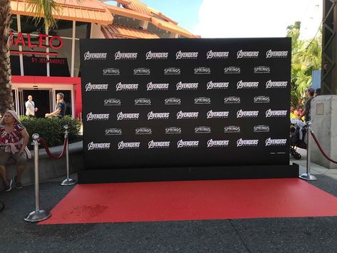 Avengers Endgame Backdrop Now At Disney Springs Red Carpet Photo Backdrop, Event Backdrop Design, Red Carpet Background, Red Carpet Backdrop, Party Balloons Diy, Magical Wand, Corporate Events Decoration, Corporate Event Design, Hollywood Theme