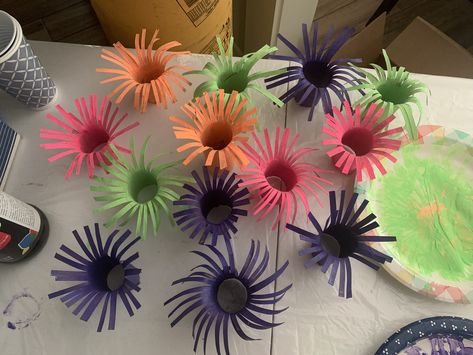 Coral Reef Theme Party, Sea Life Decorations Diy Ideas, Diy Sea Anemone, Coffee Filter Coral Reef Diy, Book Fair Ideas Display, Kids Aquarium, Coral Reef Craft, Ocean Party Decorations, Scuba Vbs