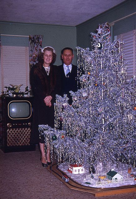 Found this and reminded me of Christmas when I was little... same kind of tree (although we had a light wheel behind it casting different colors) and the old TV.... :) Vintage Christmas Photos, Aluminum Christmas Tree, Vintage Everyday, Mid Century Christmas, Jolly Christmas, Old Fashioned Christmas, Christmas Past, Christmas Memory, Noel Christmas