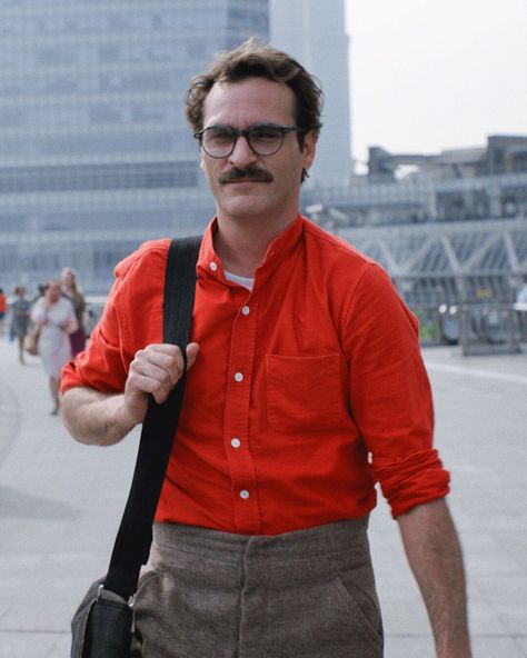 Joaquin Phoenix Updates (@DailyJoaquin) / Twitter Joaquin Phoenix Her, Infp Characters, Vintage Outfits 50s, Spike Jonze, Next Film, Joaquin Phoenix, She Movie, Movie Fashion, Romantic Movies