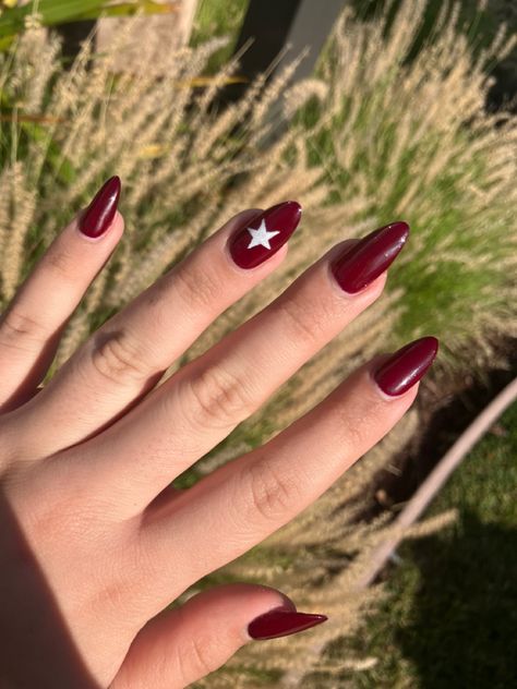 Dark Cherry Aesthetic Outfit, Stargirl Nails Red, Burgundy Nails With Stars, Maroon Star Nails, Dark Red Nail Inspo Design, Burgundy Star Nails, Dark Red Nails With Stars, Downtown Girl Nails Aesthetic, Lana Del Rey Aesthetic Nails