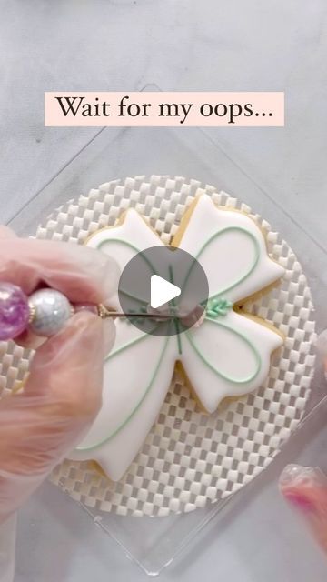 Mary Mansfield on Instagram: "Pretty cross cookie for a baptism, in the softest pastels. Watch me drag my glove across the wet icing near the end, and see how I fixed it. Boo-boo sticks are so helpful!  Cutter from @annclarkcookiecutters Tip 102 for the pink flowers and star tip 13 for the little white ones   #cookievideo #cookiedecoratingvideo #royalicing #crosscookies  #royalicingcookies #christeningcookies  #decoratedcookies #icingcookies #baptismcookies  #decoratedsugarcookies  #cookiedecorating #cookiesofinstagram" Angel Sugar Cookies Decorated, Cross Cookies Decorated, Baptism Cookies Decorated, Cross Sugar Cookies, Cookie Decorating Videos, Cross Cookie, Christening Cookies, Cookie Techniques, Piping Tutorial