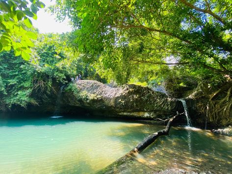 Barlang Waterfall is located in Samlout district, Battambang province, Cambodia and far about ~90km away from Lok Ta Dombong Khieu Nhung. Battambang Cambodia, Battambang, Tourist Sites, Tourist Places, Famous Places, Historical Place, Best Sites, Mountain View, Cambodia