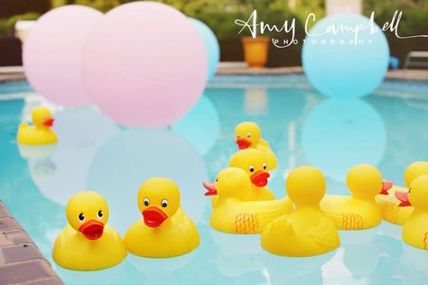 Float giant 36" pink and blue balloons and yellow duckies in the pool - super cute for a gender reveal! Baby Shower Pool Party Ideas, Pool Side Baby Shower Ideas, Pool Party Gender Reveal Ideas, Pool Baby Shower Ideas Decoration, Diy Step Ladder, Gender Reveal Pool Ideas, Gender Reveal Ideas Pool Party, Poolside Baby Shower Ideas, Baby Shower Pool Decorations