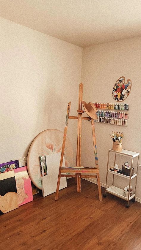 Artist | art studio | paint display | acrylic paint | small space Home Art Studios, Small Art Studio, Art Studio Room, Art Studio At Home, Wooden Easel, Studio Room, Home Inspo, Animals Artwork, Woodworking Videos