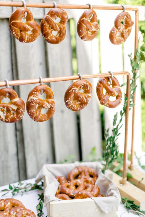 EASY FUN ENTERTAINING IDEAS: A DIY PRETZEL BAR Pretzel Bar, Wedding Food Bars, Pretzel Bars, Party Bites, Baby Bash, Wedding Food Drink, Carnival Food, Edible Wedding Favors, Hors D'oeuvres