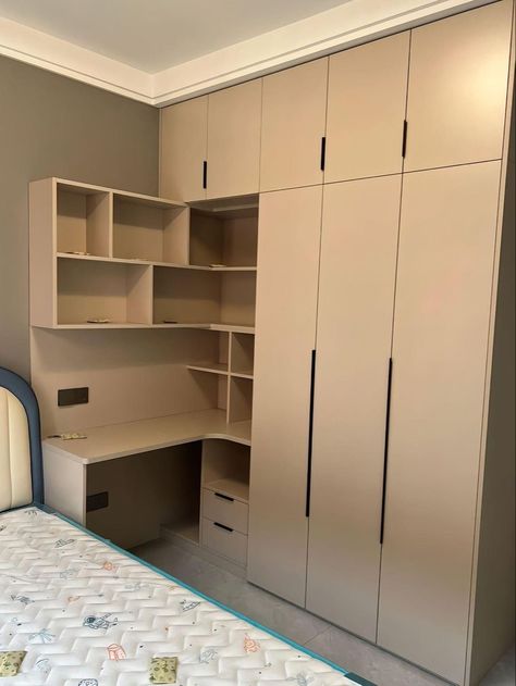 Wardrobe Design With Table, Small Bedroom With Desk And Wardrobe, Study Cupboard Ideas, Decor Inspo Bedroom, Wall Wardrobe Design, Small Bedroom Interior, Study Table Designs, Study Room Design, Closet Design Layout