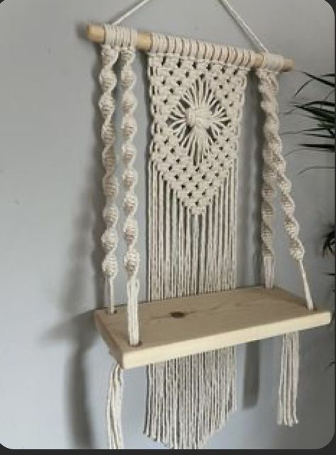 Macrame Shelf Diy, Macrame Hanging Shelf, Art Macramé, Pola Macrame, Macrame Shelf, Macrame Plant Hanger Patterns, Macrame Knots Tutorial, Shelf Hanging, Macrame Knots Pattern