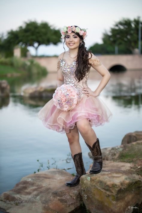 You always look like a #queen with #rosegold #rosegolddress Vestido de #quinces  @estiloisabella #quinceañera #quinceanera #houstonquince #quincedress #vestidodequinces  #quinceaneradresess #quinceaneradotcom #sweetquinceanera #sanatonioquince #dfwquince #dallasquinceanera #quinces fifteen #damas #quince #misquince #misxv #quinceparty #chambelanes #photography #fiestade15 #events #bestquinceañeradresses #quinceañerashouston Short Quince Dresses, Quince Stuff, Xv Dresses, Quinceanera Centerpieces, Quinceanera Photoshoot, Second Dress, Quinceanera Photography, Dress Quinceanera, Photography Dress