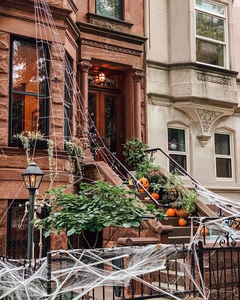 Nyc Halloween Aesthetic, Fall Manifestation, Brooklyn Halloween, Halloween Doorway, Nyc Thanksgiving, New York Halloween, Halloween In New York, Nyc Halloween, Nyc October