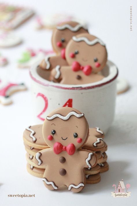 cute-gingerbread-man-cookies | Sweetopia Christmas Cookie Gingerbread Man, Sugar Cookies Gingerbread Man, Personalized Gingerbread Cookies, Snowman Cutout Cookies, Gingerbread Decorated Sugar Cookies, Christmas Santa Cookies, Cookie Decorating Competition, Kawaii Christmas Cookies, Gingerbread Man Sugar Cookies Decorated