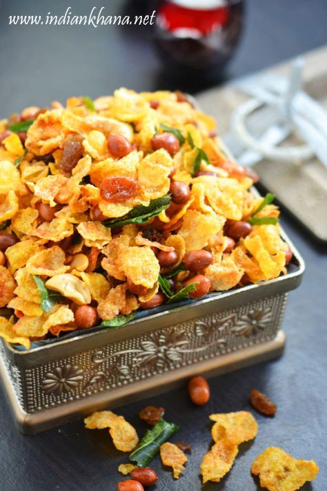 Teatime Snacks, Mixture Recipe, Diwali Snacks, Kacang Tanah, Dry Snacks, Diwali Food, Chaat Recipe, Salted Egg, Tea Time Snacks