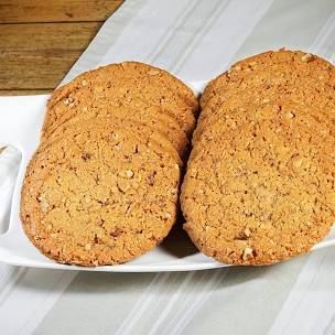 Lyle's Golden Syrup Recipes, Golden Syrup Cookies, Recipes With Golden Syrup, Golden Syrup Recipes, Lyles Golden Syrup, Golden Syrup Cake, Syrup Cookies, Smartie Cookies, Cookies With Oats