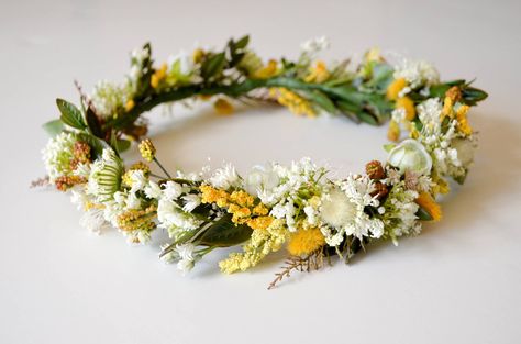 Delicate wildflower crown Flower Crown Wildflowers, Wildflower Crown Wedding, Wildflower Flower Crown, Sunflower Crown Wedding, Yellow Flower Crown, Wildflower Crown, Nordic Wedding, Sunflower Themed Wedding, Wedding Types