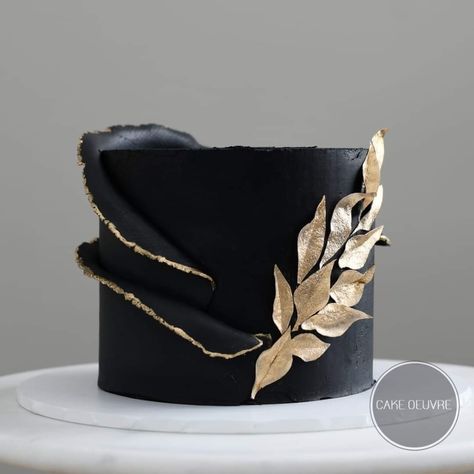 Black And Gold Birthday Cake, Cakes Elegant, Black And Gold Cake, Modern Birthday Cakes, Cake Elegant, Gold Birthday Cake, Unique Birthday Cakes, Elegant Birthday Cakes, Simple Cake Designs