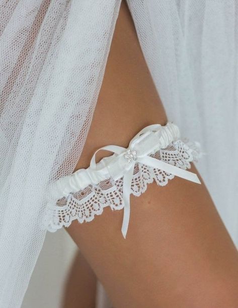 Thigh Choker, Bridal Lingerie Photoshoot, Wedding Garter Diy, Wedding Garder, Hair Down Styles, Garter Wedding, African Wedding Attire, Bridal Garter, Wedding Garter