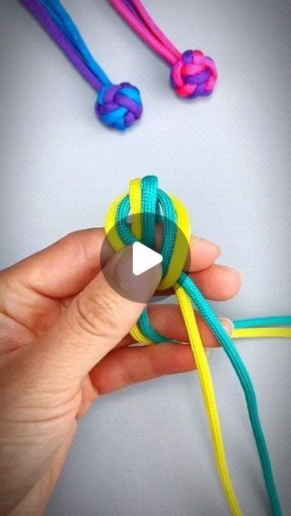 Life Hack Gadgets on Instagram: "how to make a string boll knots" Knot Tying Tutorial, Fancy Knots, Knot Bracelets, Knots Tutorial, Paracord Projects, Life Hack, Bracelet Diy, August 1, Fun Activities For Kids