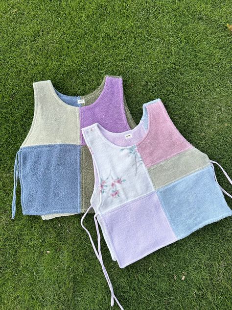 Sewing Projects Ideas Clothes, Scrap Fabric Ideas Projects, Easy Sew Summer Tops, Upcycling Sewing Ideas, Handkerchief Top Diy, Summer Upcycle Clothes, Patchwork Upcycled Clothing, Diy Tops Sewing, Recycled Fabric Projects