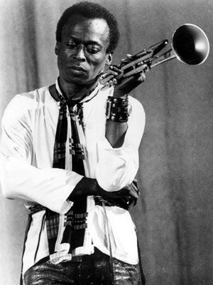 Miles Davis Stylish Musicians, Arte Jazz, Jazz Artists, Musica Rock, Louis Armstrong, Rock N’roll, Jazz Musicians, Miles Davis, I'm With The Band