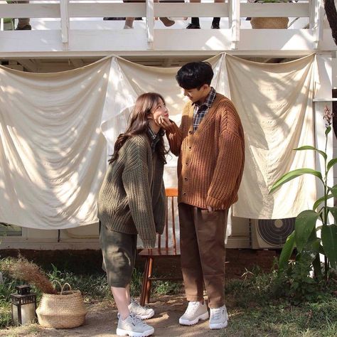 Korean Couple Outfits, Kore Ulzzang, Korean Couple Photoshoot, Korean Wedding Photography, Couple Poses Reference, Korean Wedding, Ulzzang Couple, Matching Couple Outfits, Korean Couple