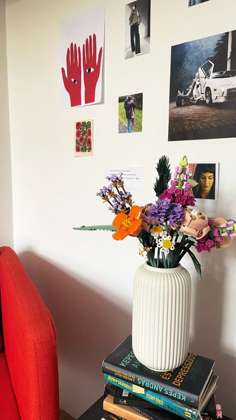 Lego Tulips Aesthetic, Tulip Lego Flowers, Lego Flower Bouquet Vase, Lego Flowers In Vase, Lego Wildflower Bouquet, Lego Flower Vase, Lego Flowers Aesthetic, Lego Home Decor, Aesthetic Lego