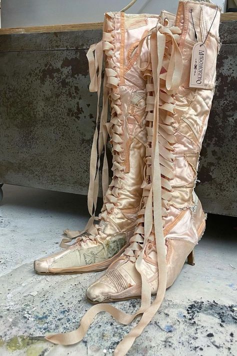 Mado morpho ballet boots, lace up, high boots, stilleto, heel, shoes, fashion, couture, slow fashion, upcycle Ballet Boots, Ballet Pointe Shoes, Mode Shoes, Funky Shoes, Shoe Inspo, Pointe Shoes, Boots Knee, Grunge Style, Pretty Shoes