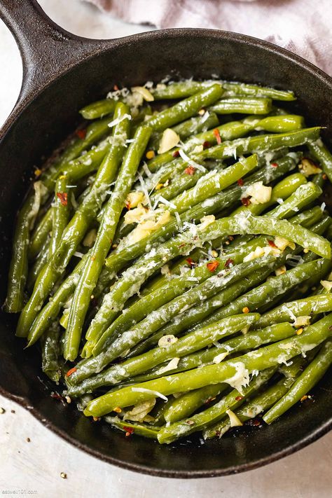 Best String Bean Recipe, Dinner Green Beans, Parmesan Garlic Green Beans, French Green Bean Recipes, Green Bean Recipes Skillet, Pan Green Beans, String Bean Recipes, Green Beans With Garlic, Cast Iron Skillet Recipes Dinner