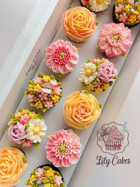 Postres Aesthetic, Cake Mom, Cake Land, Spring Cupcakes, Fancy Cupcakes, Cupcake Cake Designs, Summer Baking, Cupcake Bouquet, Easter Cupcakes