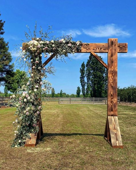 Building Wedding Arch, Wedding Arch With Burlap, Country Arches For Weddings, Rustic Arbor Wedding, Timber Frame Wedding Arch, Diy Rustic Wedding Arch, Pallet Wedding Arch, Homemade Wedding Arch Rustic, Homemade Arches For Wedding