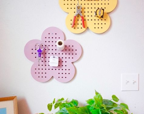 ShopCuriousHNL - Etsy Colorful Wood Art, Retro Craft Room, Peg Board Decor, Yarn Pegboard, Cute Pegboard Ideas, Peg Board Aesthetic, Sand Display, Craft Bedroom, Pegboard Craft Room