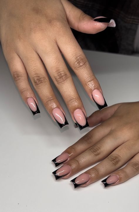 Glossy Black French Tip Nails, Pink Black French Tip Nails Short, Shirt Black Acrylic Nails, Black French Tip Nails By Skin Tone Range, Basic Black French Tip Nails, Acrylic Black Tip Nails, Blk French Tip Nails, Pink And Black French Tip Nails Short, Plain Black French Tip Nails