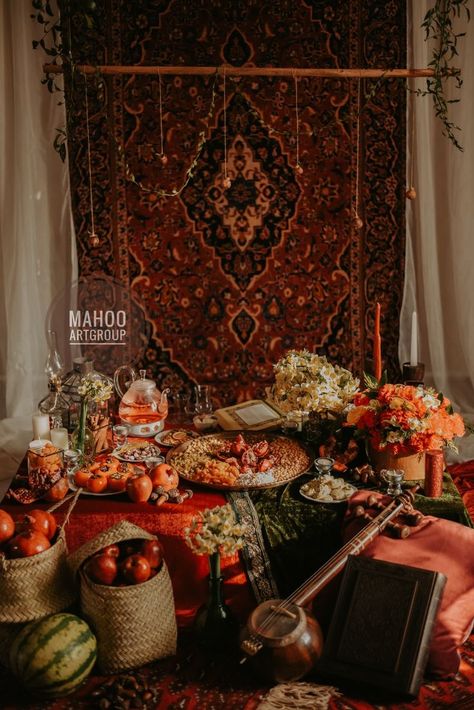 Shabe Yalda Table, Yalda Table Design, Thanksgiving Tent Decor, Yalda Night Ideas Decor Photography, Yalda Night Design, Yalda Night Ideas Decor, Yalda Design Idea, Shab Yalda Decoration, Yalda Design