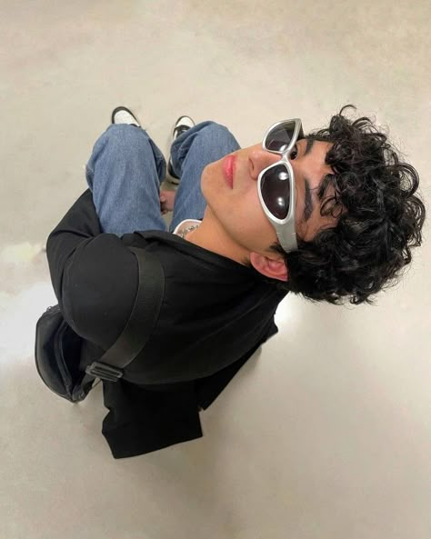 Ig Poses Photo Ideas Men, Instagram Picture Ideas Men, Leo Valdez Aesthetic, Man Pp, Aesthetic Glasses, Aesthetic Sunglasses, Glasses For Round Faces, Sunglasses Aesthetic, Mens Photoshoot Poses