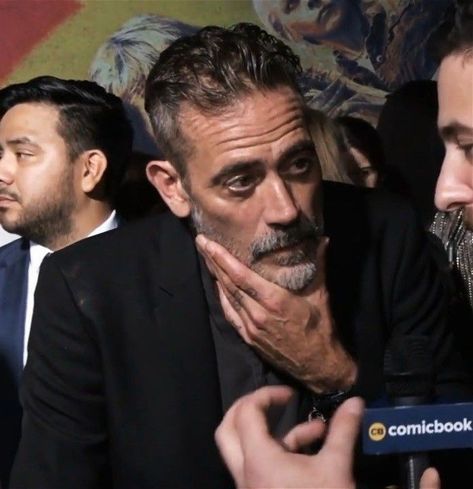 Jeffrey dean morgan Sassy Man Apocalypse, Jeff Dean Morgan, Negan Smith, Jeffrey Dean Morgan Negan, Guys My Age, Jeffery Dean, Negan Twd, Dean Morgan, Hot Dads