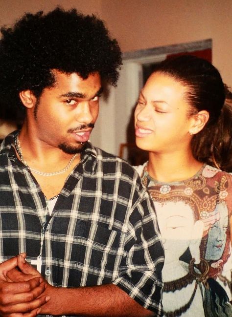 Beyonce's High School Boyfriend Is Running His Mouth (Again) Beyonce 2000's, Beyonce Pictures, Queen Bee Beyonce, High School Photos, Beyonce Outfits, Beyonce Knowles Carter, Beyonce Style, First Boyfriend, Mrs Carter